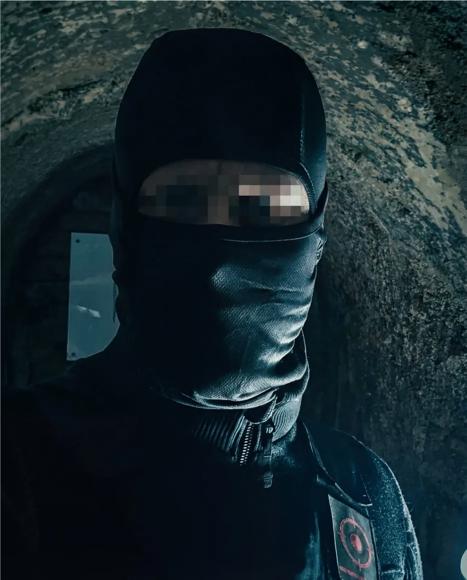 Agent wearing a balaclava